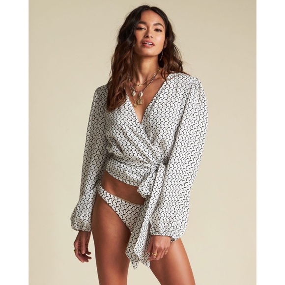 Billabong x Sincerely Jules Wrapped in Love Wrap Puff Long Sleeve Blouse Top - Picture 1 of 12